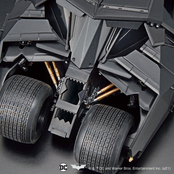 Mô Hình Lắp Ráp 1/35 SCALE MODEL KIT BATMOBILE (BATMAN BEGINS Ver.) của Bandai Nhật Bản