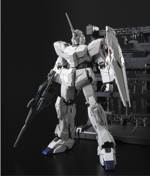Mô Hình Lắp Ráp Gundam MG RX-0 UNICORN GUNDAM FULL PSYCHO-FRAME PROTOTYPE MOBILE SUIT HD của Bandai Nhật Bản