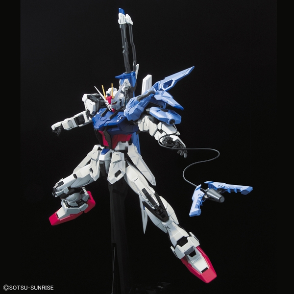 Mô Hình Lắp Ráp PG GAT-X105+AQM/E-YM1 Perfect Strike Gundam của Bandai Nhật bản (tặng kèm LED vàng)
