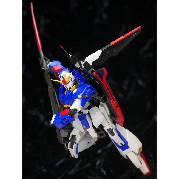 Mô Hình Lắp Ráp Gundam Bandai RG 10 Zeta Gundam 1/144 Z Gundam của Bandai Nhật