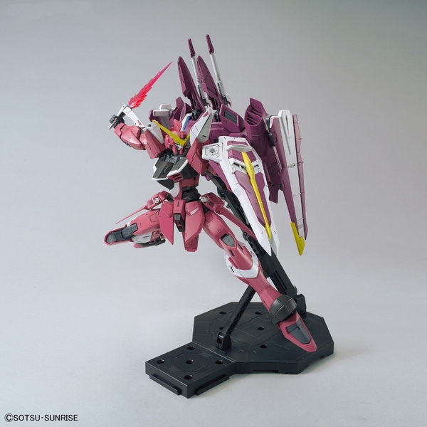 Mô hình lắp ráp Gundam Gunpla MG 1/100 JUSTICE GUNDAM Chính Hãng Bandai