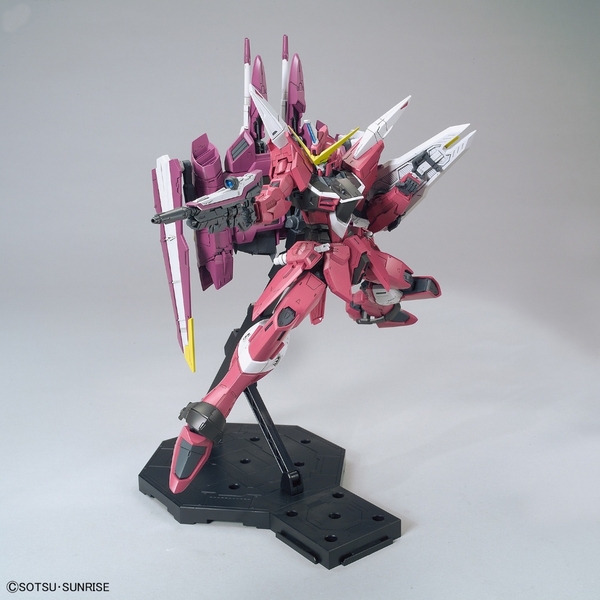 Mô hình lắp ráp Gundam Gunpla MG 1/100 JUSTICE GUNDAM Chính Hãng Bandai