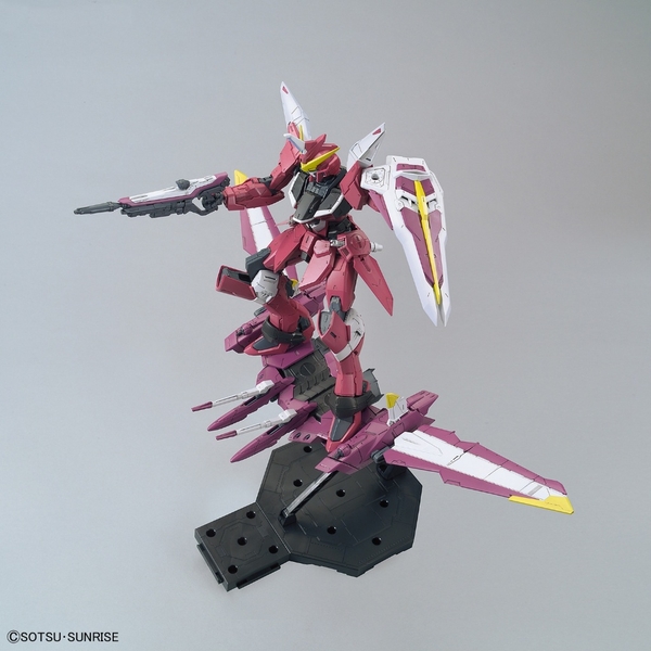 Mô hình lắp ráp Gundam Gunpla MG 1/100 JUSTICE GUNDAM Chính Hãng Bandai