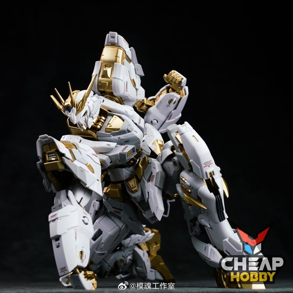 Mô Hình Lắp 1/100 Mecha OBERON (Tặng kèm bộ 6 lông vũ, runner vàng, đế chứa lông vũ + decal nước)