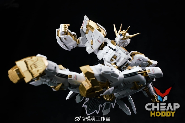 Mô Hình Lắp 1/100 Mecha OBERON (Tặng kèm bộ 6 lông vũ, runner vàng, đế chứa lông vũ + decal nước)
