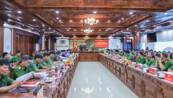 Chủ tịch UBND tỉnh Trần Hồng Thái làm việc với Công an Lâm Đồng