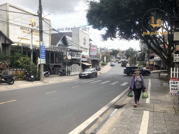 Bán Đất Tặng Nhà Mặt Tiền Hai Bà Trưng, P6, Đà Lạt