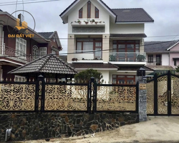 Bán Biệt Thự Ngay Mặt Tiền Đường Vạn Hạnh, Phường 8, Đà Lạt