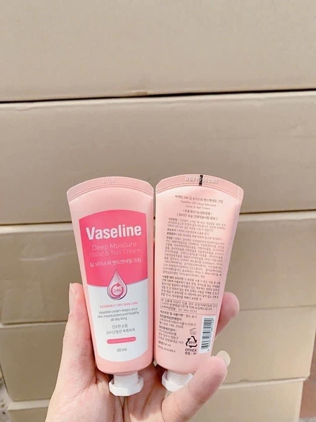 Kem dưỡng da tay Vaseline 60ml