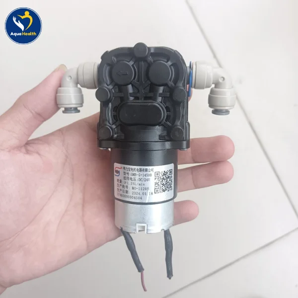 Sửa chữa máy lọc nước Toshiba bằng cách thay bơm hút bình 