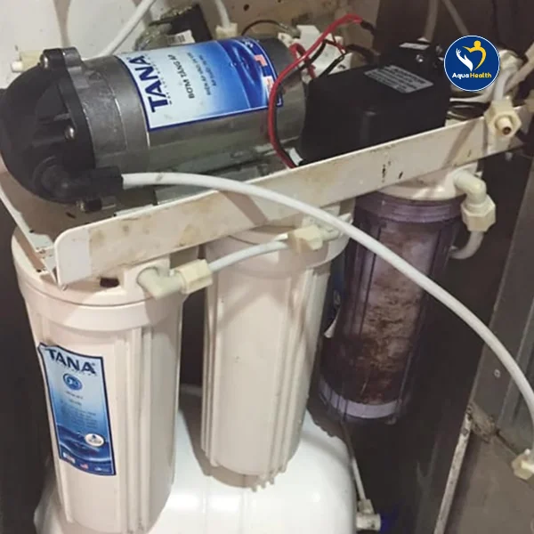 Hướng dẫn sửa máy lọc nước bị ngập nước - Tháo rời các linh kiện như bơm,van, bình áp