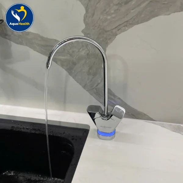 Hình ảnh thực tế lắp đặt vòi công thái học máy lọc nước Vitopure S4-RO-400G Pro