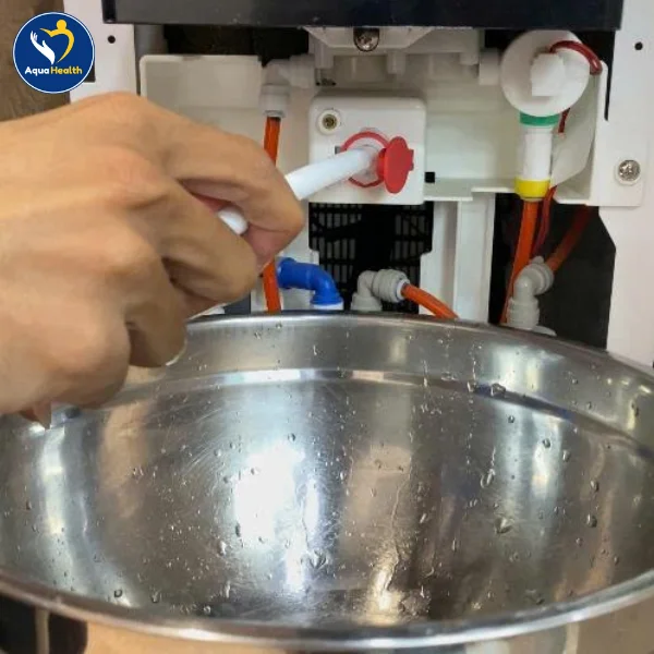 Thay lõi bảo dưỡng máy lọc nước Coway đúng tiêu chuẩn