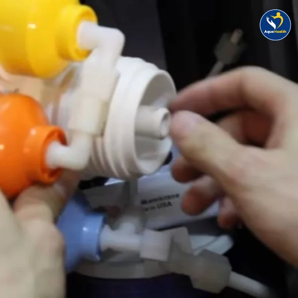 Hướng dẫn sửa máy lọc nước bị ngập nước - làm sạch các linh kiện bên trong máy