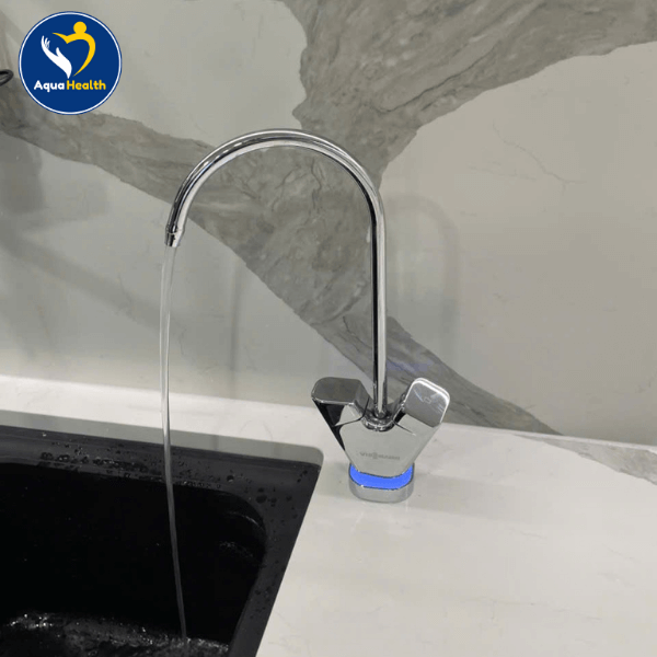 Hình ảnh thực tế lắp đặt vòi công thái học máy lọc nước Vitopure S4-RO-400G Pro