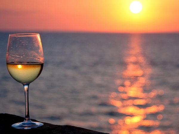 Rượu vang là gì và nguồn gốc bắt đầu từ đâu