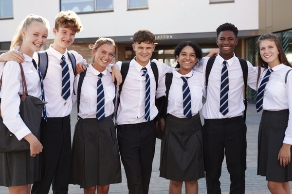 Dress code là gì? Tổng hợp các loại Dress code phổ biến nhất