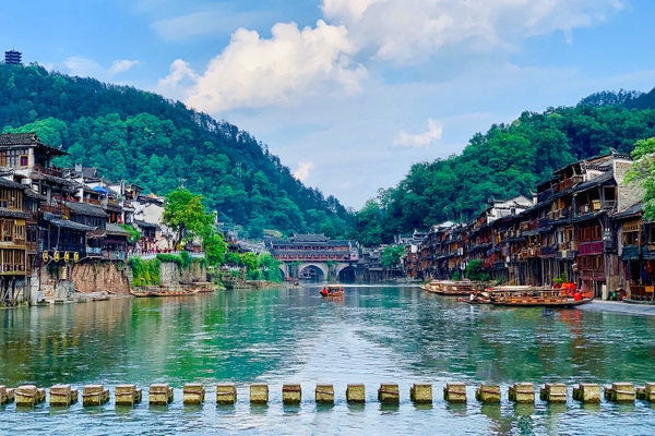 探索恩施 - 鳳凰古城 - 天門山 - 七十二七樓（六天五夜） Khám phá Ân Thi - Phượng Hoàng Cổ Trấn - Thiên Môn Sơn - 72 Kỳ Lầu