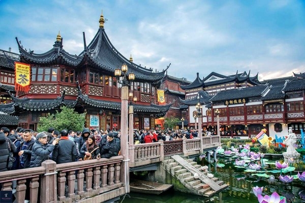 上海 － 三國電影製片廠 － 青山湖 － 武康路（5天4夜） THƯỢNG HẢI - PHIM TRƯỜNG TAM QUỐC THÀNH - HỒ THANH SƠN - PHỐ VŨ KHƯƠNG（5NGÀY 4 ĐÊM ）