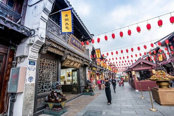 上海 － 三國電影製片廠 － 青山湖 － 武康路（5天4夜） THƯỢNG HẢI - PHIM TRƯỜNG TAM QUỐC THÀNH - HỒ THANH SƠN - PHỐ VŨ KHƯƠNG（5NGÀY 4 ĐÊM ）