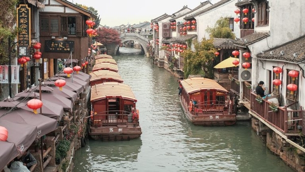 上海 － 三國電影製片廠 － 青山湖 － 武康路（5天4夜） THƯỢNG HẢI - PHIM TRƯỜNG TAM QUỐC THÀNH - HỒ THANH SƠN - PHỐ VŨ KHƯƠNG（5NGÀY 4 ĐÊM ）