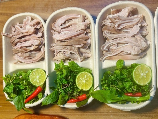 Set lòng lợn đen sinh thái Ecoplus nuôi tại Hoà Bình