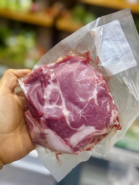 Thịt lợn đen Xứ Mường nạc vai