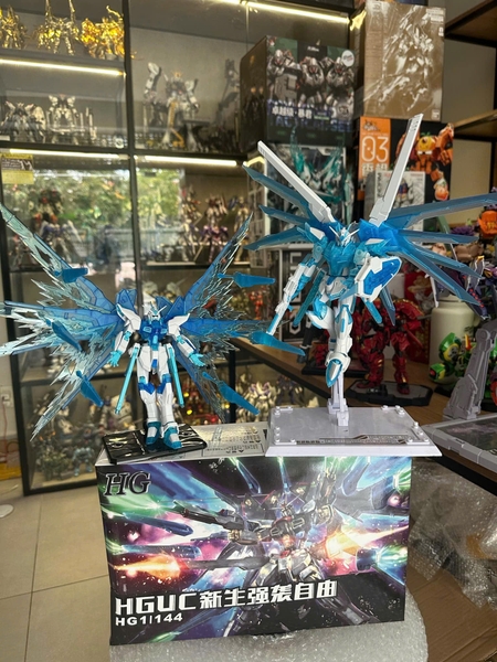 Mô Hình Lắp Ráp HG Ice Blue Strike Freedom Limited (Tặng kèm EFFECT cứng + decal nước + base)