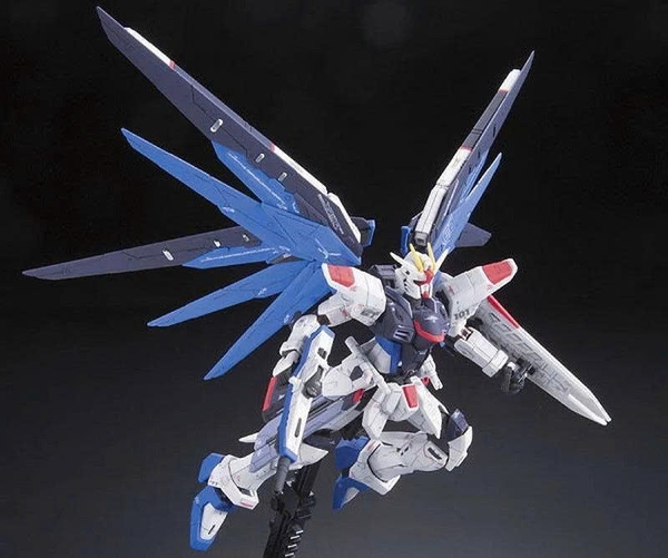 BANDAI Mô hình lắp ráp RG Freedom Gundam