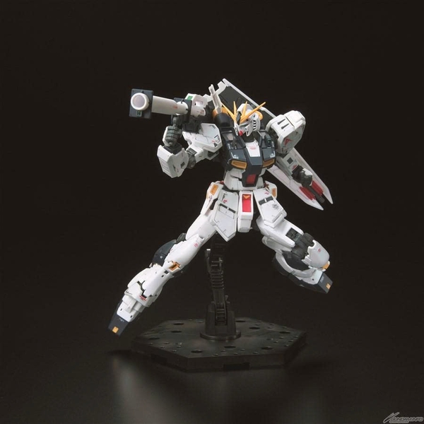 [HÀNG CÓ SẴN] BANDAI Mô hình lắp ráp RG 1/144 RX-93 Nu Gundam