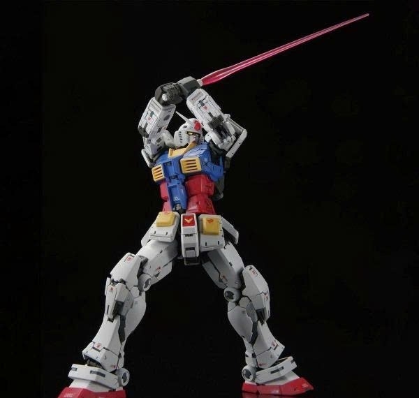 BANDAI Mô Hình Lắp Ráp RG 1/144 RX-78-2 Gundam Ver 2.0