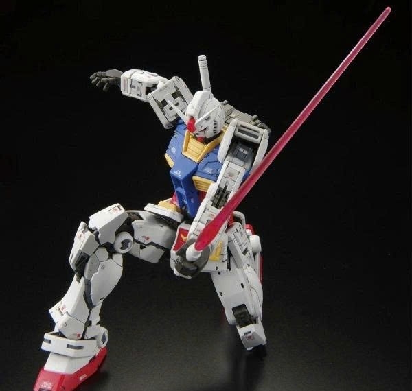 BANDAI Mô Hình Lắp Ráp RG 1/144 RX-78-2 Gundam Ver 2.0
