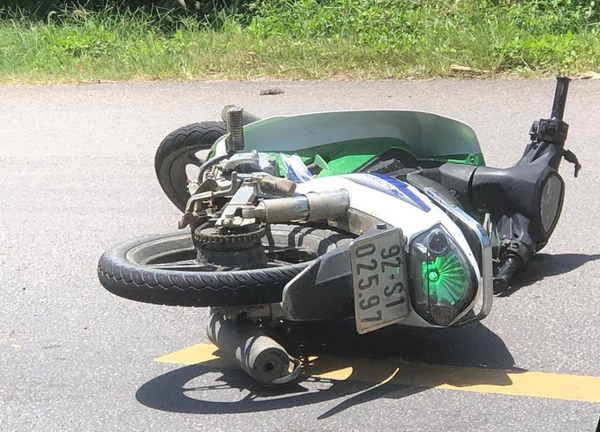 Vợ chồng tử vong sau va chạm với xe tải