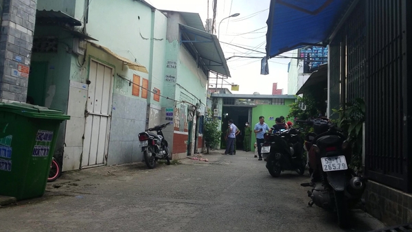 TP.HCM: Đi học về con trai phát hiện cha mẹ tử vong trong nhà