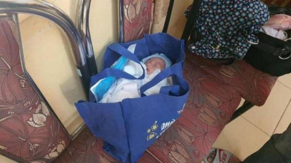 Bé trai 1 ngày tuổi bị bỏ rơi trong túi xách kèm lời nhắn xót xa