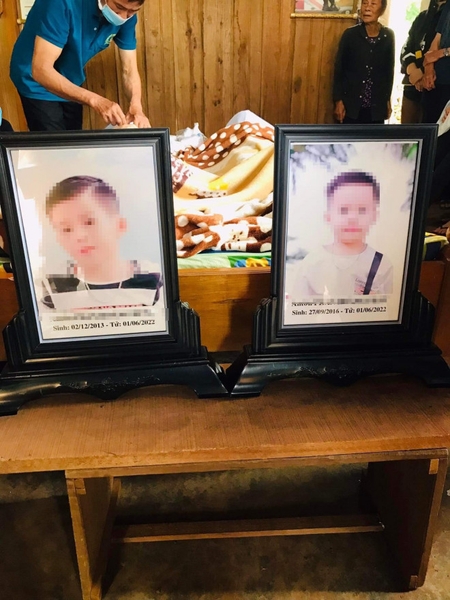 Mẹ đau đớn phát hiện 2 con trai chết đuối thương tâm sau nhà