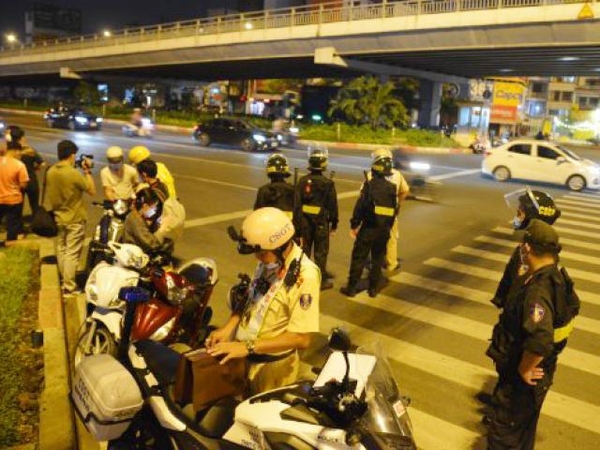 Công an vào cuộc vụ hàng trăm máy đo nồng độ cồn 