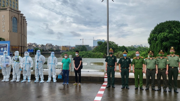 Quảng Ninh: Trao trả 2 người Trung Quốc bị truy nã