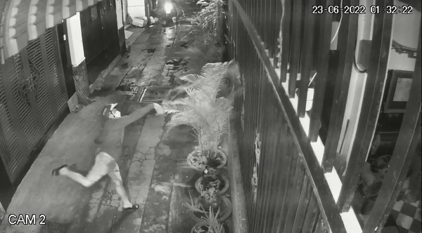 TP.HCM: Chốt cửa nhốt người trong nhà tạt sơn 'khủng bố'