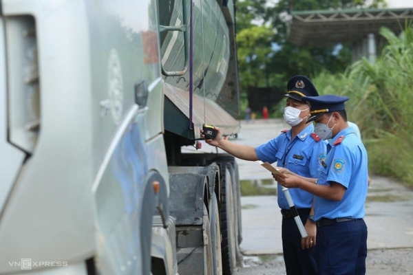 Tài xế xe quá tải tìm mọi cách tránh bị kiểm tra