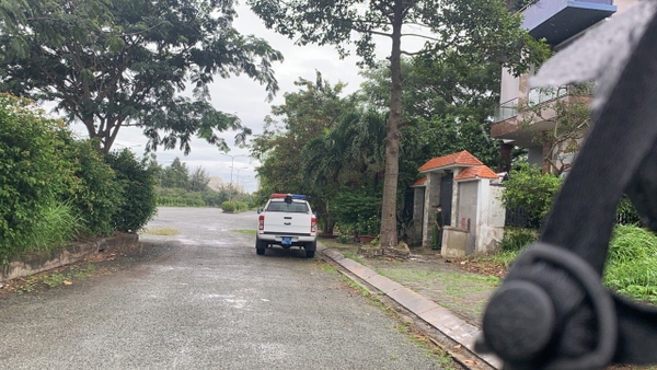 TP.HCM: Một nam thanh niên bị nhiều vết chém tử vong bên đường, nghi bị sát hại