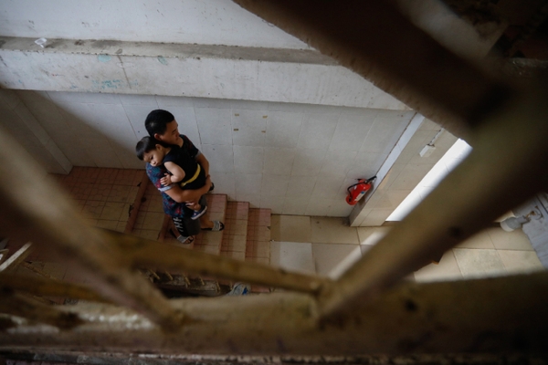 Trẻ mồ côi do Covid-19 được ưu tiên sống cùng người thân