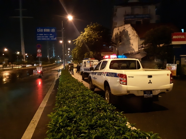 TP.HCM: Phát hiện nam sinh viên tử vong, nữ sinh bị thương bên cạnh xe máy