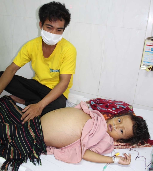 Bệnh nhi dân tộc Xê Đăng nguy kịch cần cứu giúp