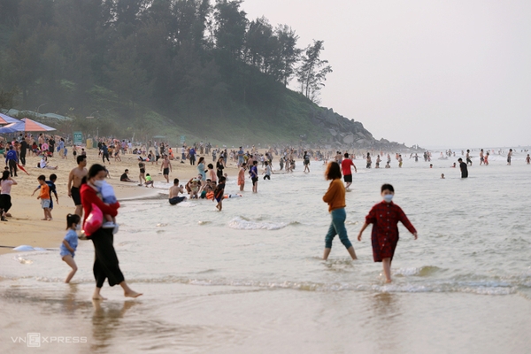 Bốn người gặp nạn khi tắm biển Thiên Cầm