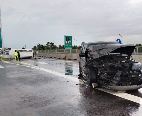 Tai nạn trên cao tốc Trung Lương - Mỹ Thuận làm 5 người bị thương