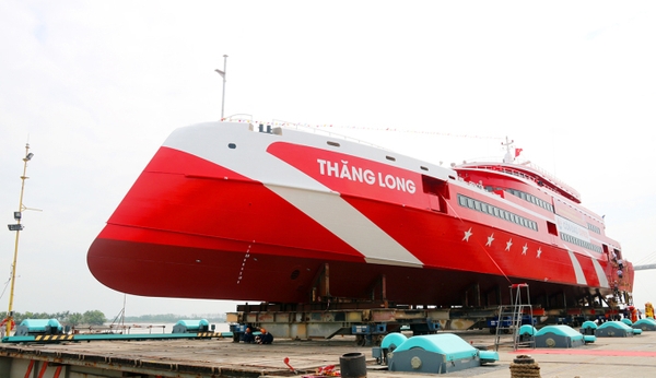 Hạ thủy tàu cao tốc lớn nhất Việt Nam