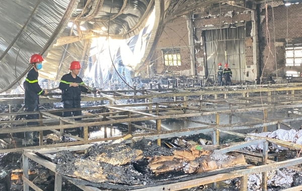 Công ty may cháy lớn