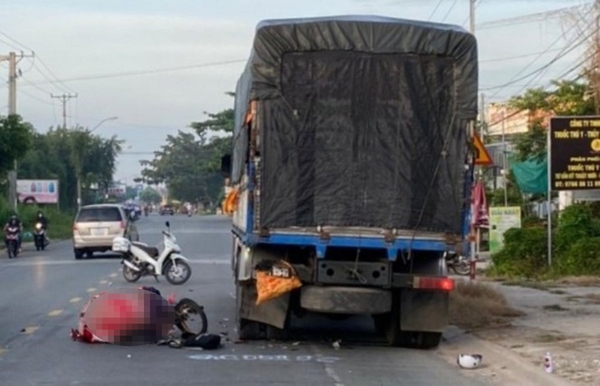 Vĩnh Long: Tông vào đuôi xe tải dừng trên đường lúc mờ sáng, 1 người tử vong