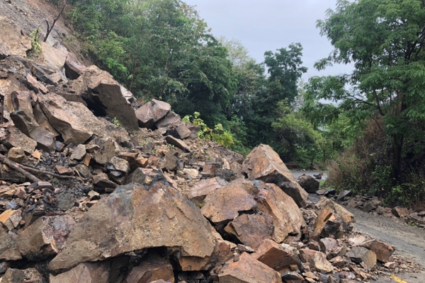 Đường Mũi Né - Đà Lạt ùn tắc vì sạt lở